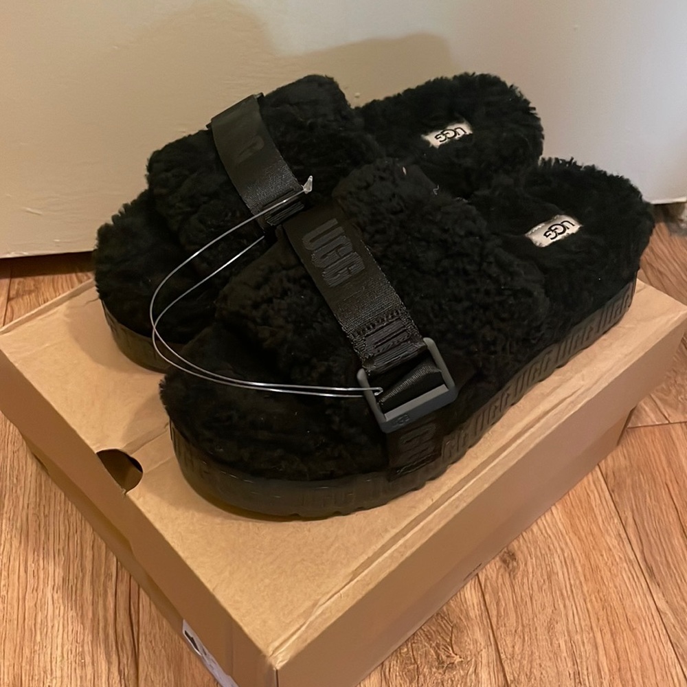 BRAND NEW Ugg platform slides